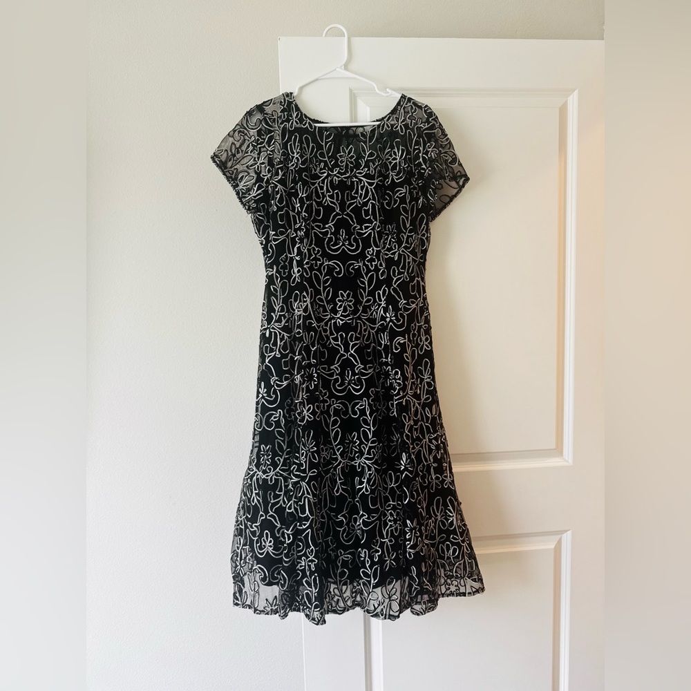 Elegant Black and White Lace Dress - Picture 2 of 10